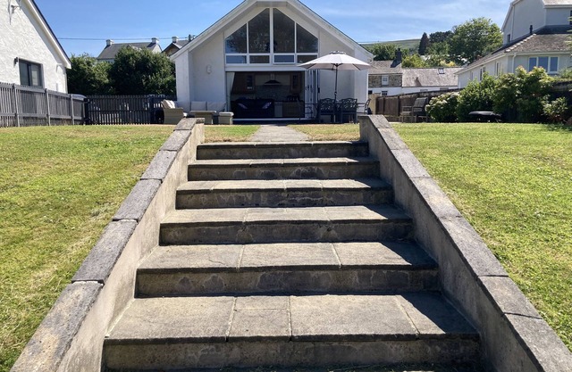 AWEL DEG, NEWPORT, pet friendly in Newport, Pembrokeshire