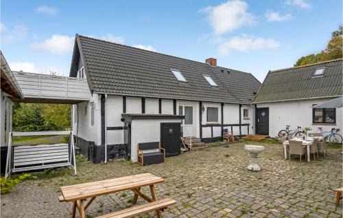 Awesome Apartment In Allinge With Wifi