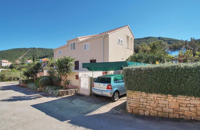 Awesome apartment in Racisce with WiFi
