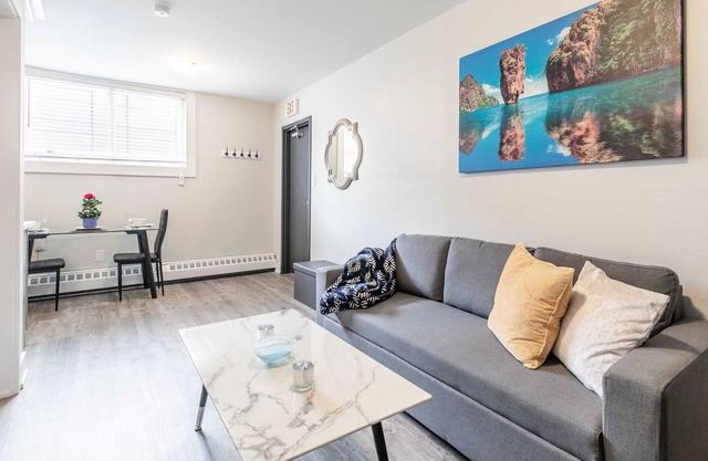 Awesome Apartment on James St North
