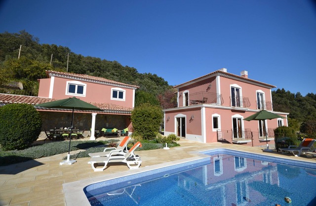 Awesome Coastal Views, Infinity Pool & BBQ area, Very Private Family Villa
