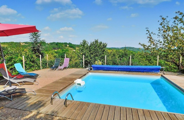 Awesome home in VEYRINES DE DOMME