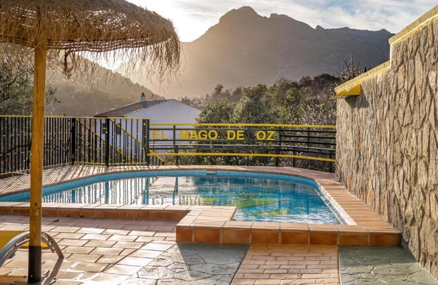 Awesome Home In Alfarnate With Kitchen