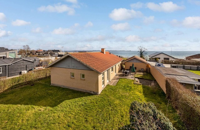 Awesome home in Egå with kitchen