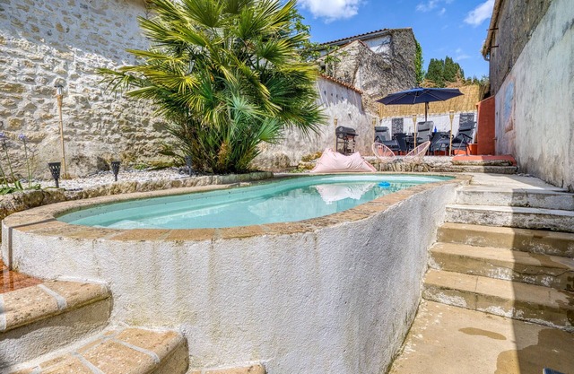 Awesome home in Tonnay-Boutonne