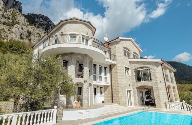 Awesome home in Herceg Novi with WiFi