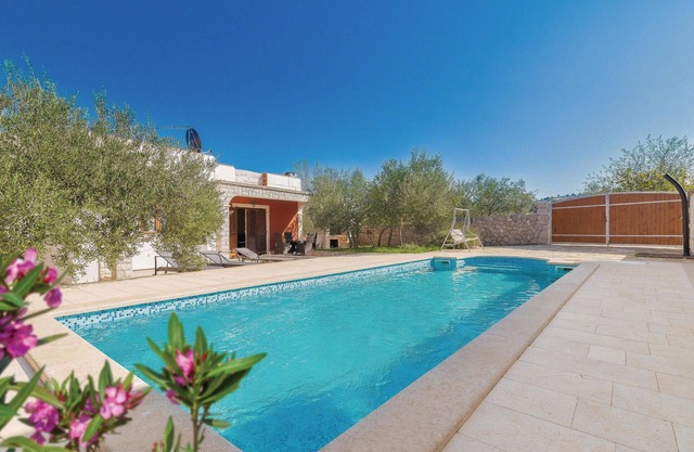 Awesome home in Jezera with WiFi