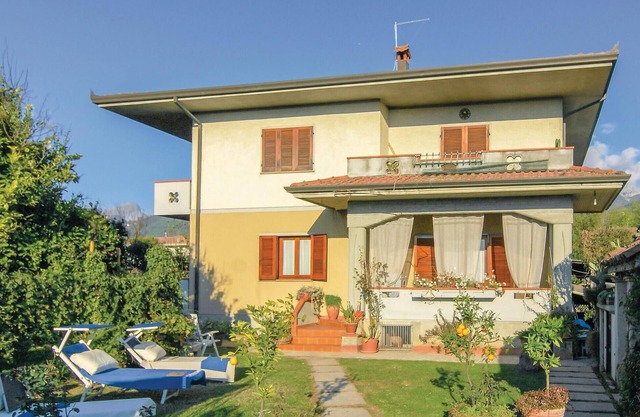 Awesome home in Montignoso -MS-