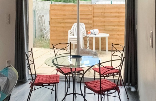 Awesome home in Mallemort with WiFi