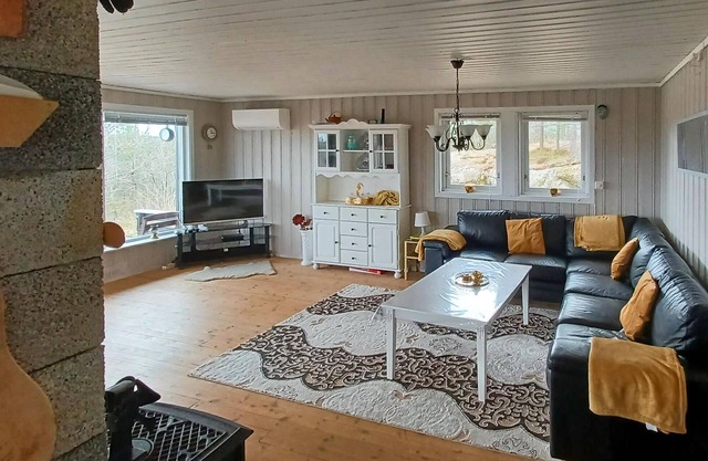 Awesome home in Marnardal with kitchen