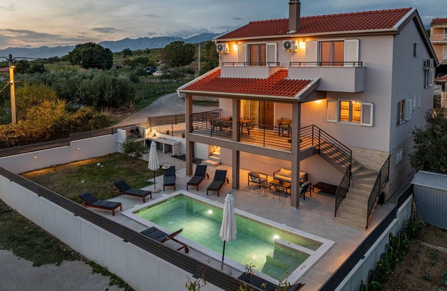 Awesome home in Podgradina