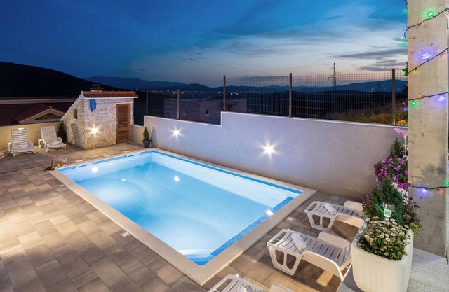 Awesome home in Ruda with WiFi