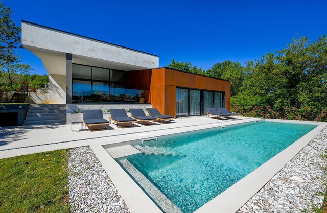 Awesome home in Sorici
