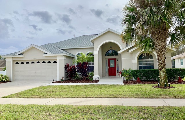 AWESOME HOUSE 5 bed/4 bath, south facing pool with spa & games room