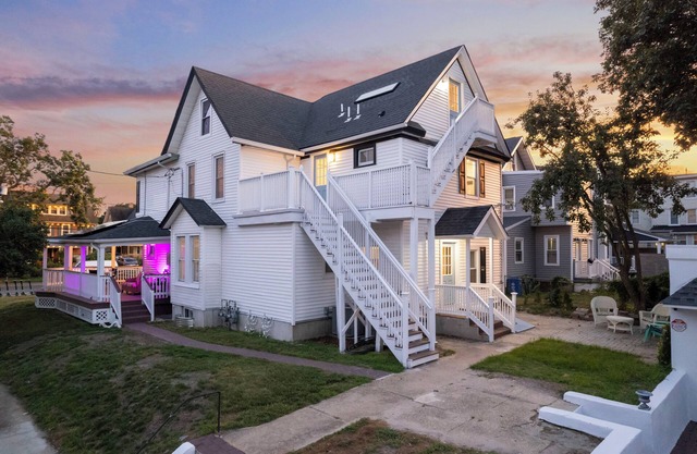 Awesome location and awesome top floor apartment near the ocean & boardwalk.