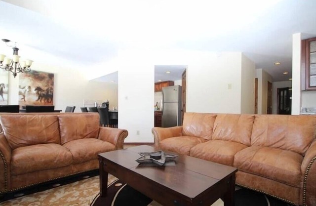 Awesome Mountain Views! 2 Miles North of Purgatory! Heated Pool!