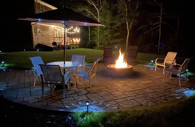 Awesome Patio With Fire Pit, Farmers Porch, Deck With Grill!