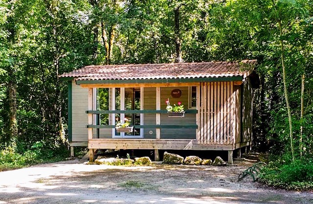 Awesome (sta)caravan in CHEF-BOUTONNE
