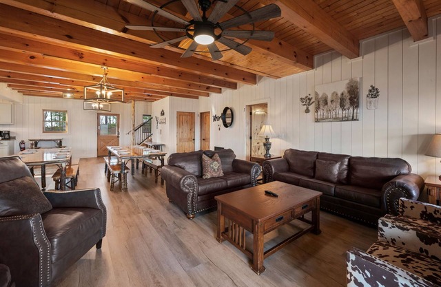 AWESOME VIEW LODGE! Perfect for Weddings and Reunions!