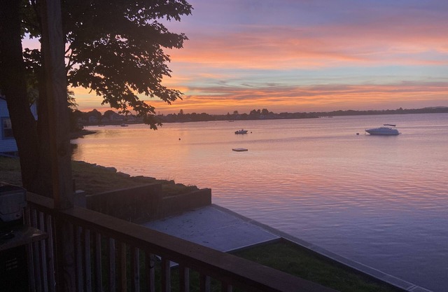 Awesome Waterfront Getaway-oversized deck overlooking the water-2 bedrooms/1bath