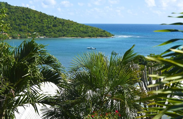 Ayiti Cottage – A Peaceful Island Retreat with Stunning Bay Views