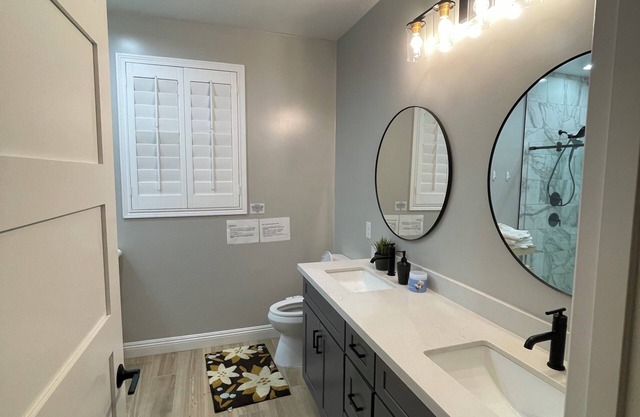 AZ GO Rentals: 2022 built, 2bd/1ba, 1k sqft, Pickleball Court! DETACHED!