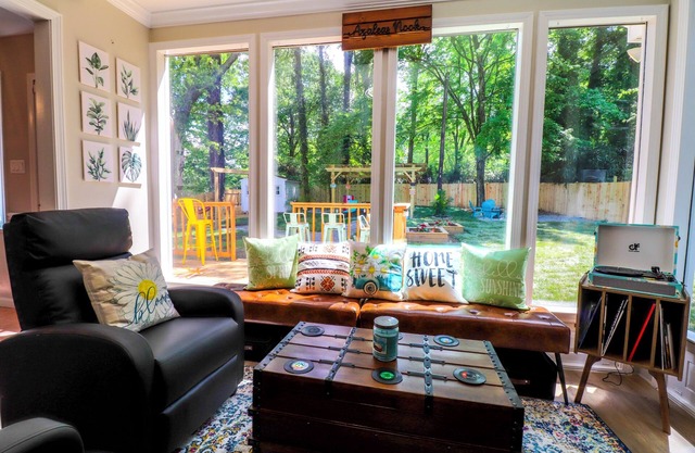Azaleas Cottage: Pet-Friendly, Close to Coliseum, UNCG, Downtown