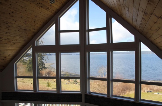 Azure Blue Beach House ~*~ Telegraph Cove B.C.