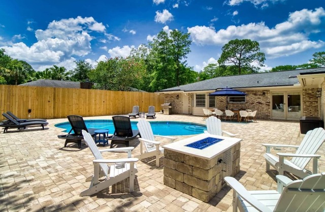 ~Azure Luxury Landing Sleeps 10 Heated Pool~
