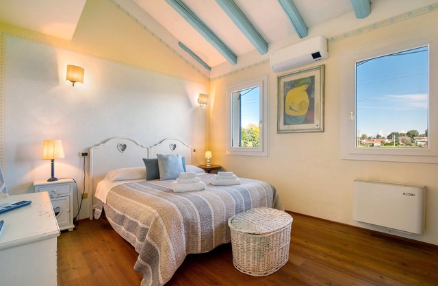 'Azzurra' Room with Shared Garden, Wi-Fi and Air Conditioning