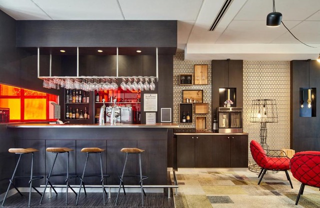 B&B HOTEL Saint-Quentin-en-Yvelines Centre Gare 4 étoiles