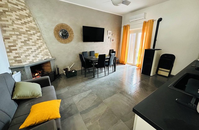 B&B LOVE - HOLIDAY HOUSE - SANTA SEVERA 10 MINUTES FROM THE BEACH AND CASTLE