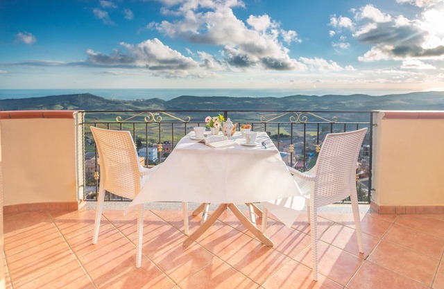 B&B MonteMare-Apartment on the 2nd floor for 16 people