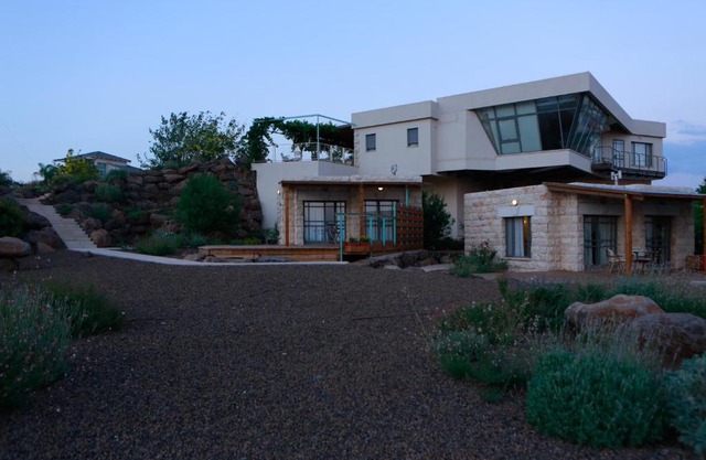 B&B - Racheli Bar-Lev