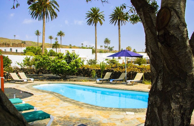 B & BLola y Juan: Room with private bathroom and heated pool "ALACENA"