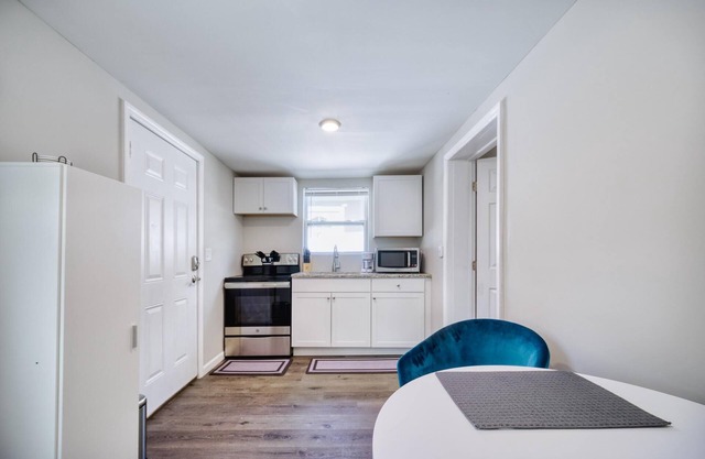 ~[B] Doughnut Den_Sleeps 2_Krispy Kreme~