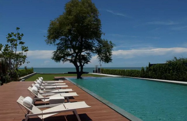 Baan Thew Talay Blue Sapphire