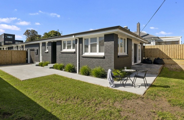 Bach on Pitau - Mt Maunganui Holiday Home