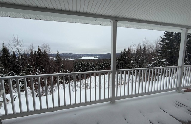 Back Lake Views! Sleeps 12, Flat Rate, Direct ATV & Private Snowmobile Access!