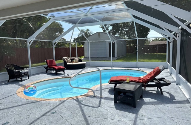 Backyard Oasis, calm, quiet and peaceful. Just pack and come enjoy.