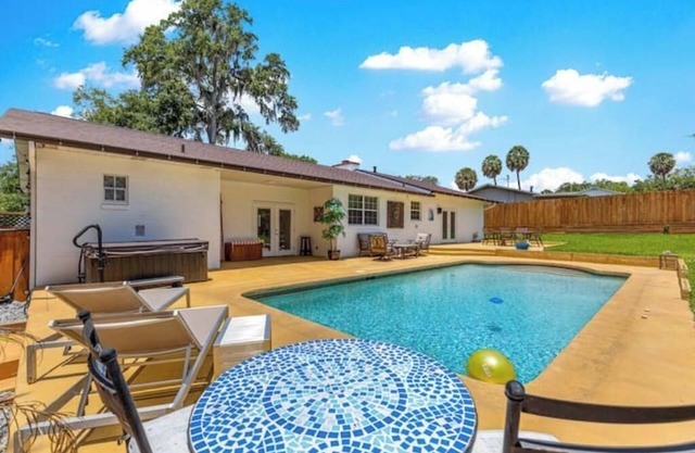 Backyard Oasis w/pool & hot tub