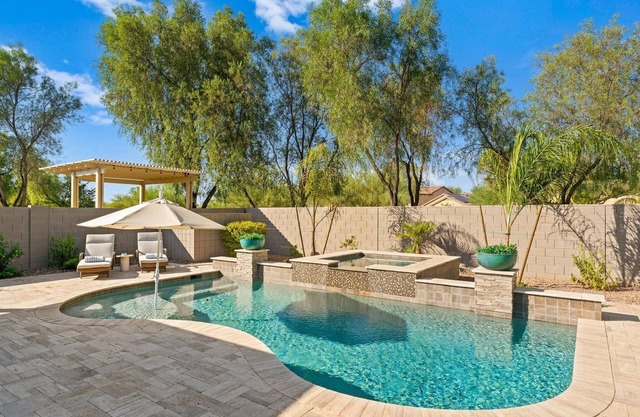 Backyard Paradise w/Pool & Hot Tub : Spacious & Comfortable