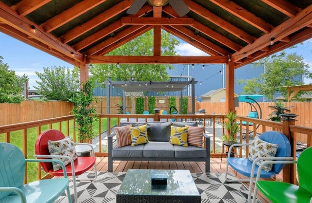 Backyard Paradise/10 Min to DWTN/4 BR Home/Hot Tub