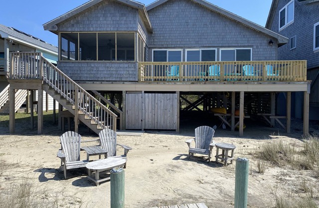Badger Bungalow: Sunsets over Pamlico Sound, private boat dock.