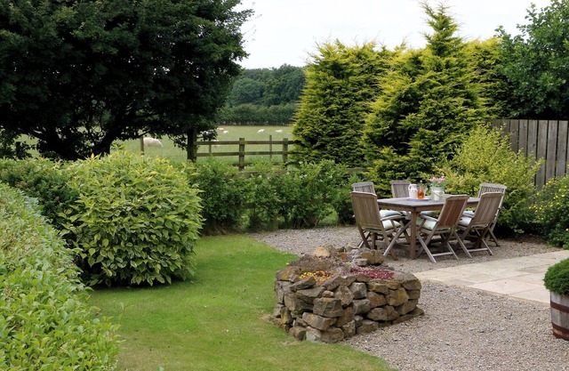 BADGER, family friendly, character holiday cottage in Thirsk