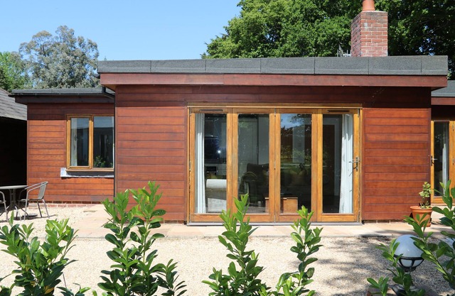 BADGERS SETT, family friendly, with pool in Titchfield Common