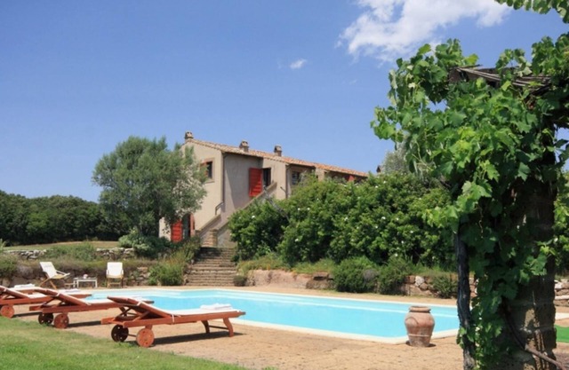 Bagnoletto, splendid farmhouse in the open countryside