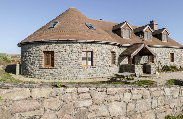 BAILE NA CILLE, pet friendly in Lettermullen, County Galway