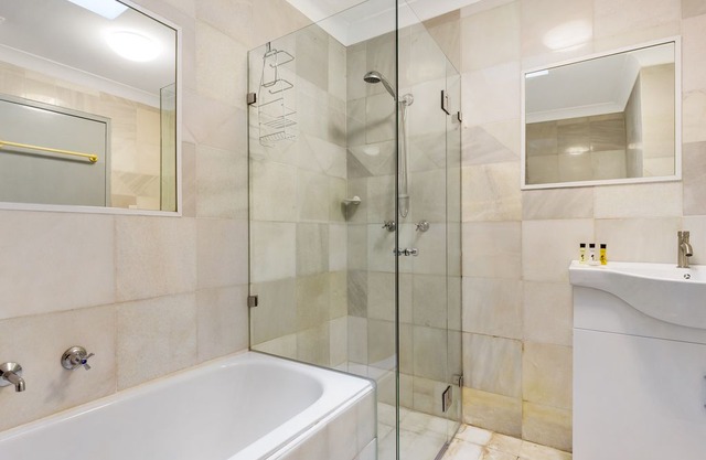 BAL738DAR - 2 BEDROOM ROZELLE APARTMENT WITH PARKING