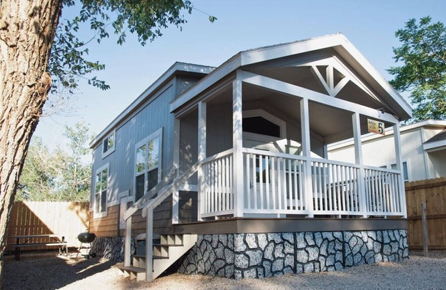 Balanced Rock Cabin #05